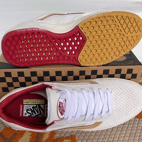 Vans Men’s Zahba Vintage Sport White Multi
VN0007QQJ5K
Sneakers - Picture 14 of 16